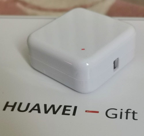 Compact and Convenient Huawei Retractable USB Carry Case